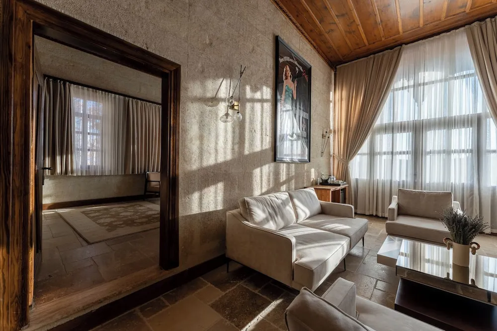 Pasha Suite