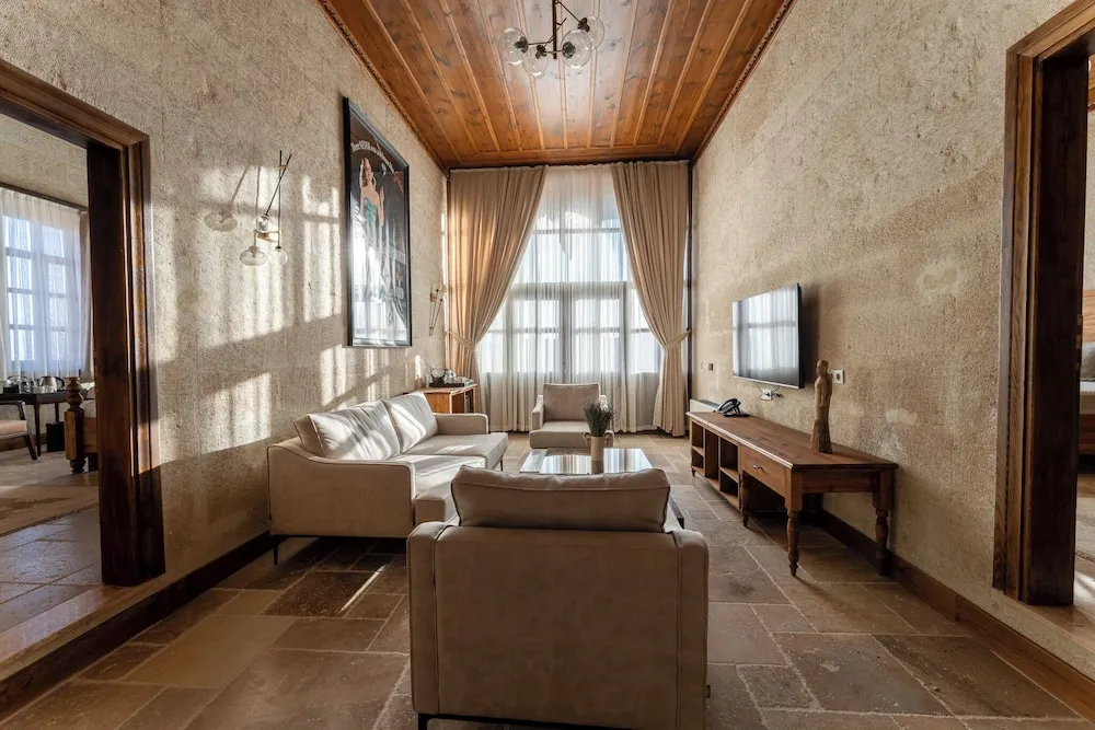 Pasha Suite