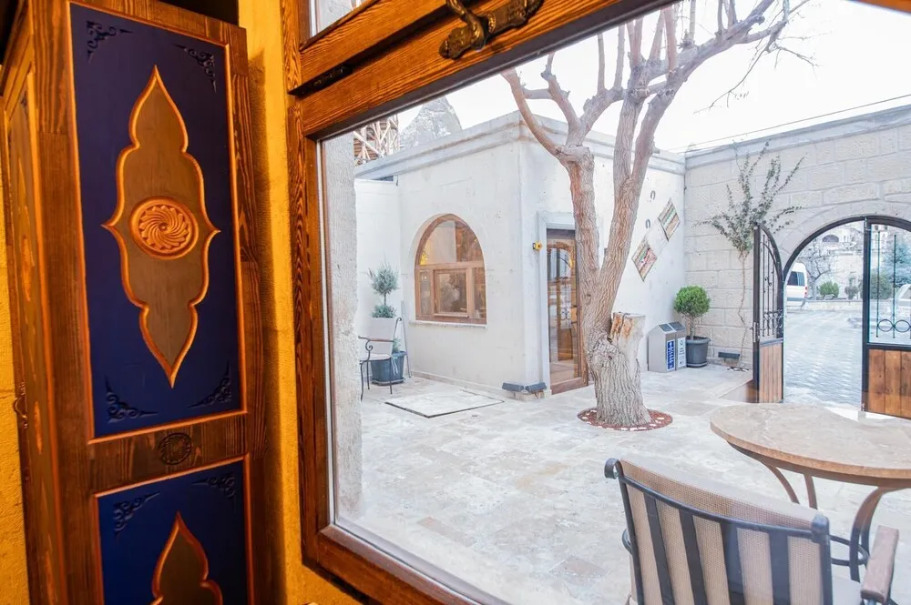 Comfort Tek Büyük Yataklı Oda, Avlu Manzaralı