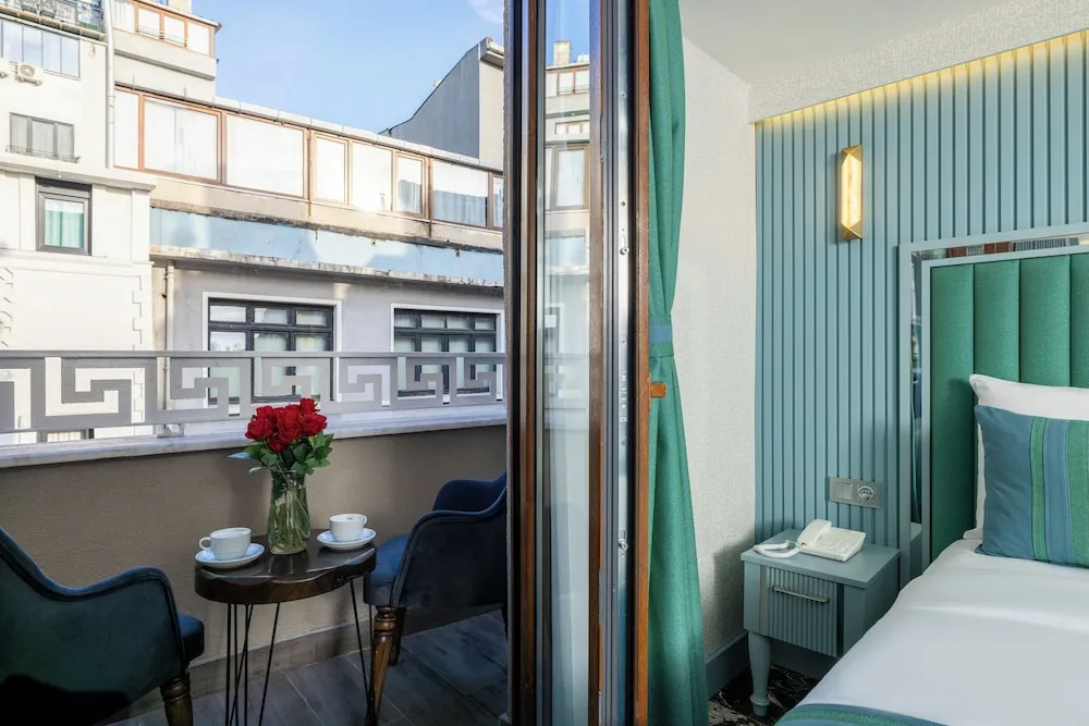 Deluxe Üç Kişilik Oda, Şehir Manzaralı