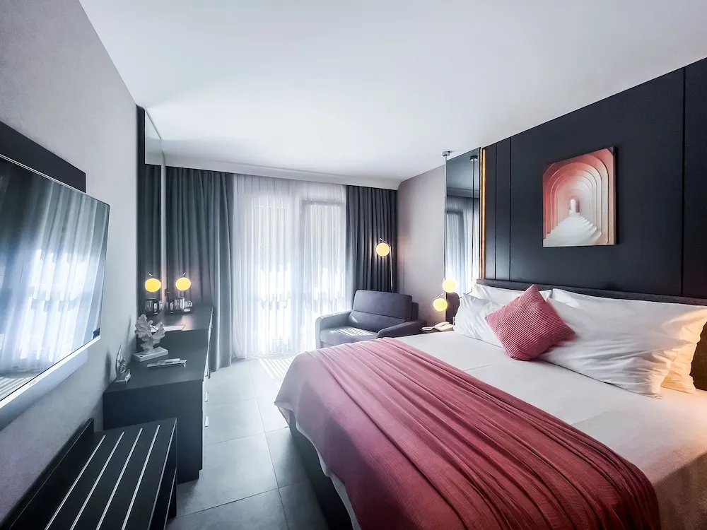 Deluxe Tek Büyük Yataklı Oda