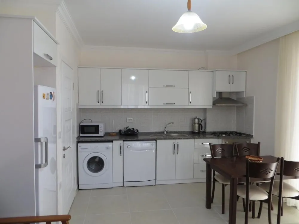 Classic Apart Daire, 1 Büyük (Queen) Boy Yatak ve Çekyat, Sigara İçilmez, Havuz Manzaralı