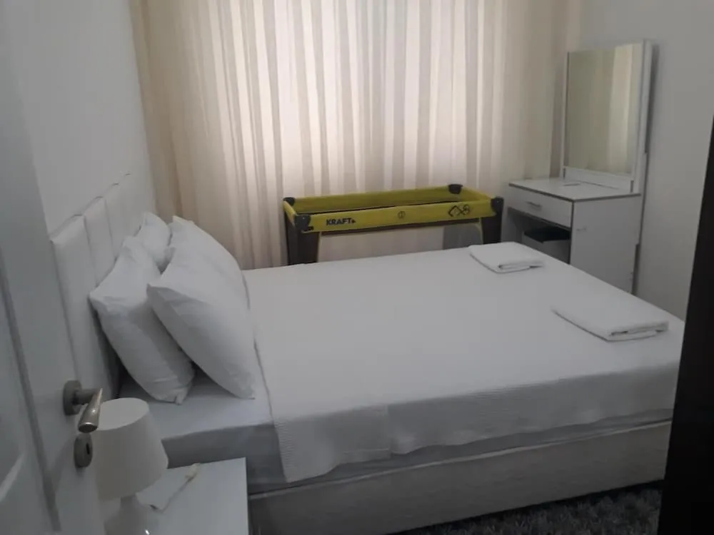 Classic Apart Daire, 1 Büyük (Queen) Boy Yatak ve Çekyat, Sigara İçilmez, Havuz Manzaralı