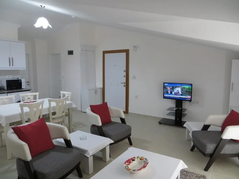 Classic Apart Daire, 1 Büyük (Queen) Boy Yatak ve Çekyat, Sigara İçilmez, Havuz Manzaralı