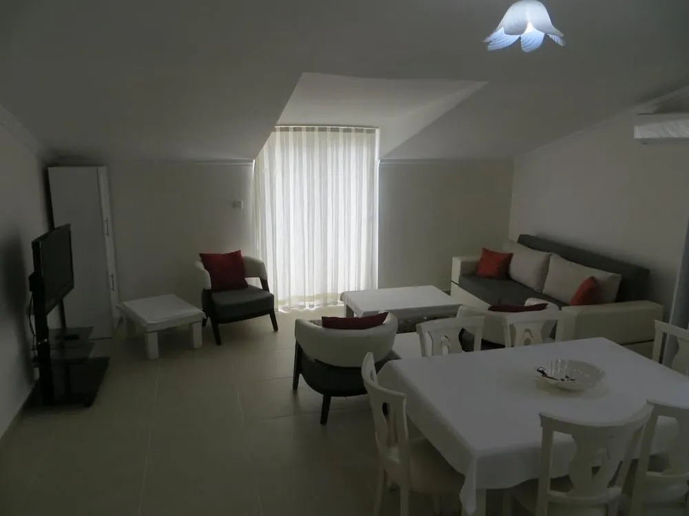 Classic Apart Daire, 1 Büyük (Queen) Boy Yatak ve Çekyat, Sigara İçilmez, Havuz Manzaralı