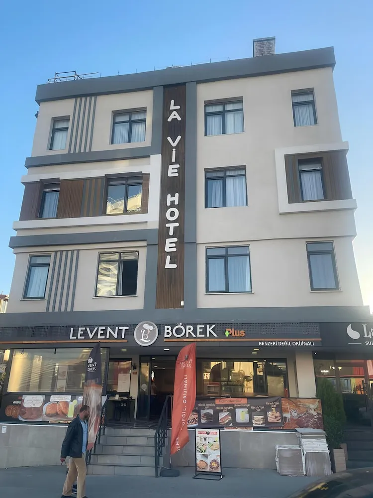 La Vie Suit Hotel