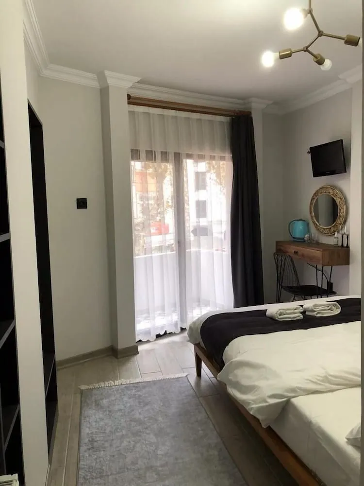 Junior Tek Büyük Yataklı Oda