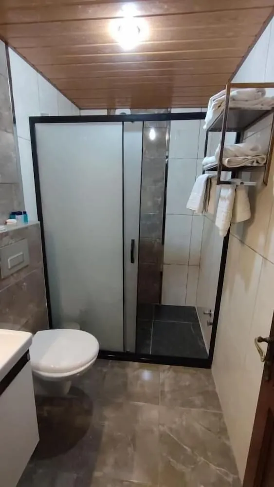 Standard Tek Büyük Yataklı Oda, Kısmi Deniz Manzaralı