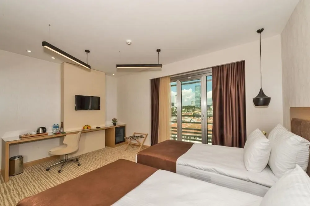 Standard Tek Büyük veya İki Ayrı Yataklı Oda, Şehir Manzaralı