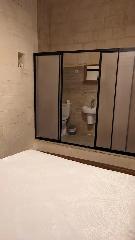 Oda, 1 Büyük (Queen) Boy Yatak, Özel Banyo