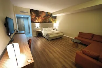 Dayman Hotel
