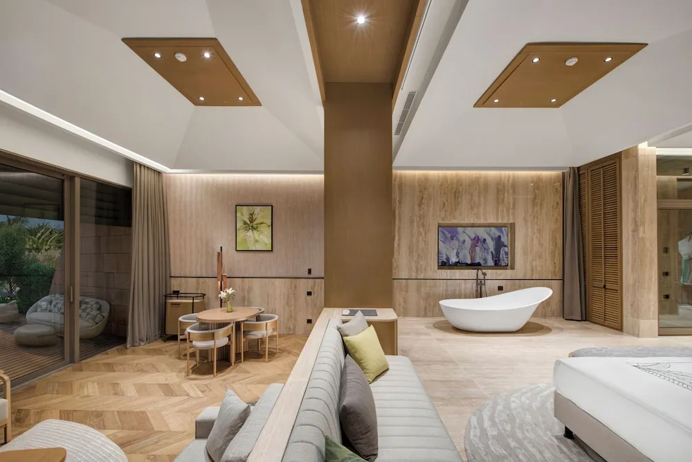 Amber Lagoon Suite