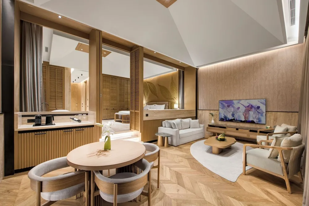 Amber Lagoon Suite
