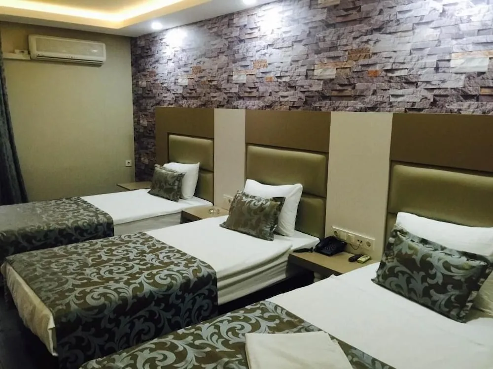 Basic Üç Kişilik Oda