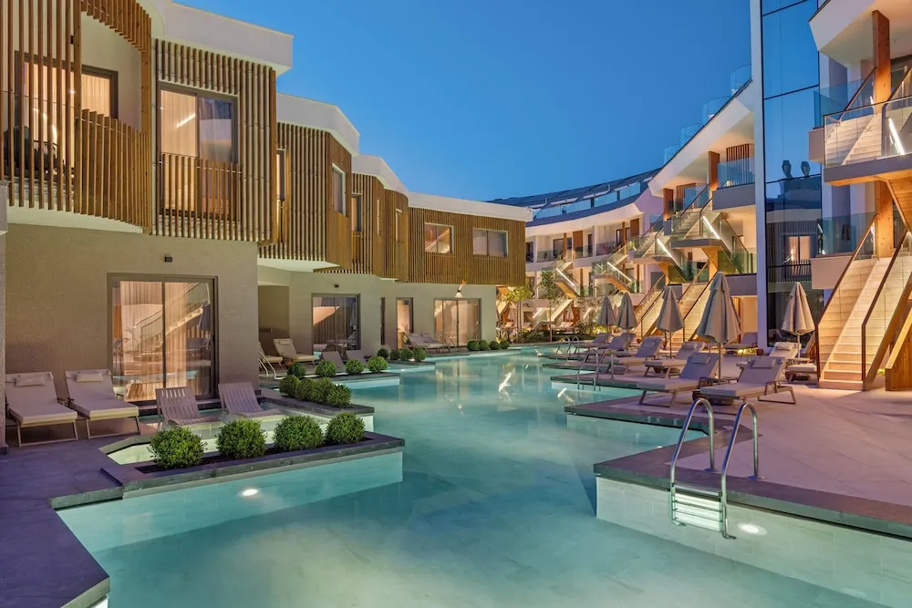 Grande Lake House