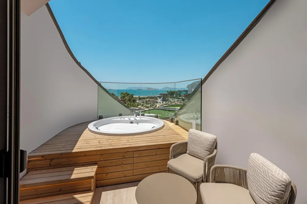 Deluxe with Jacuzzi