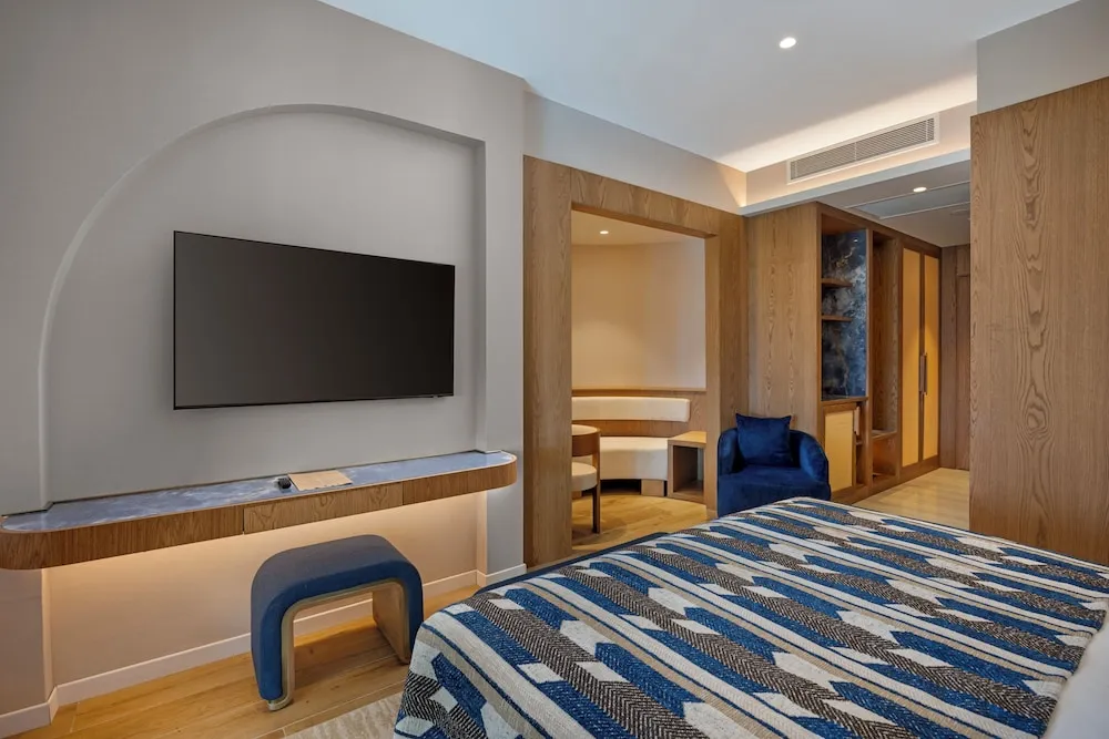 Corner Suite
