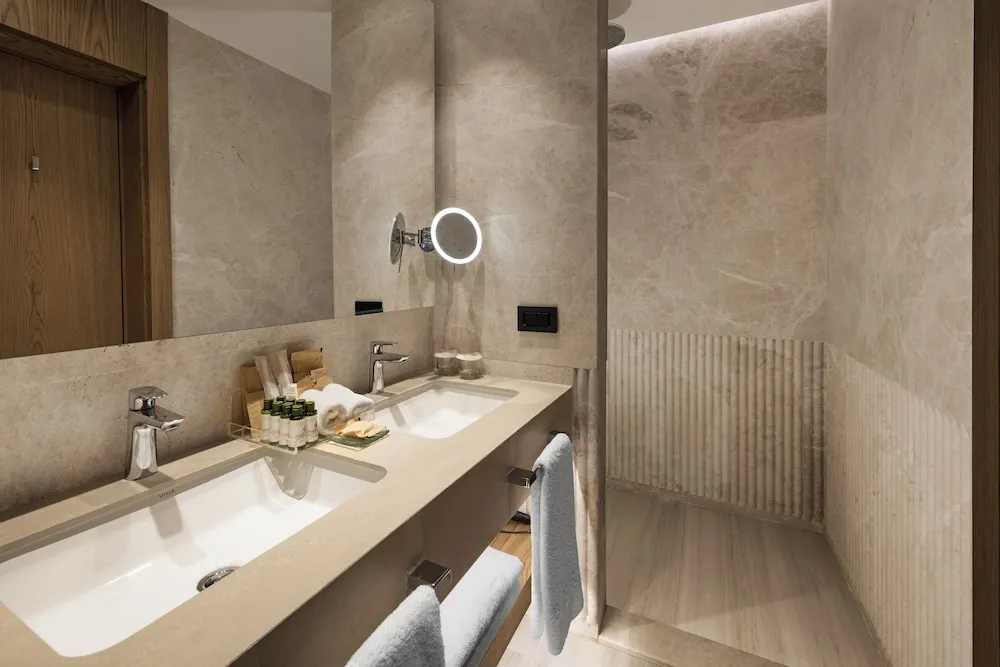 Corner Suite