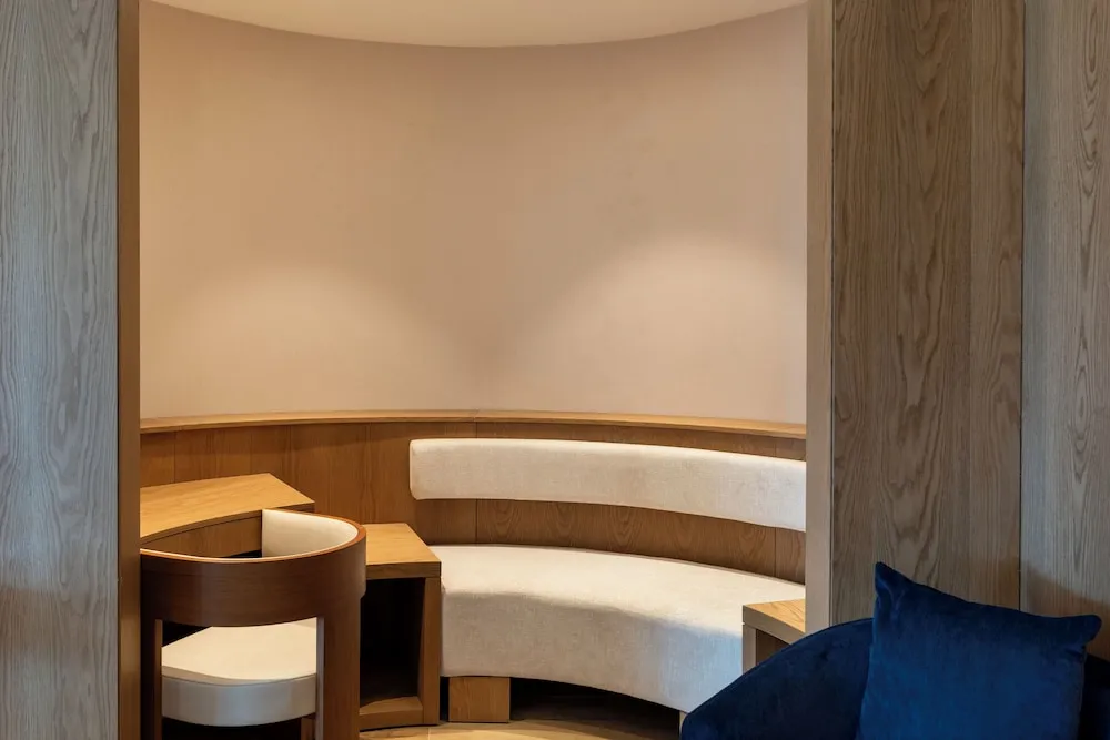Corner Suite
