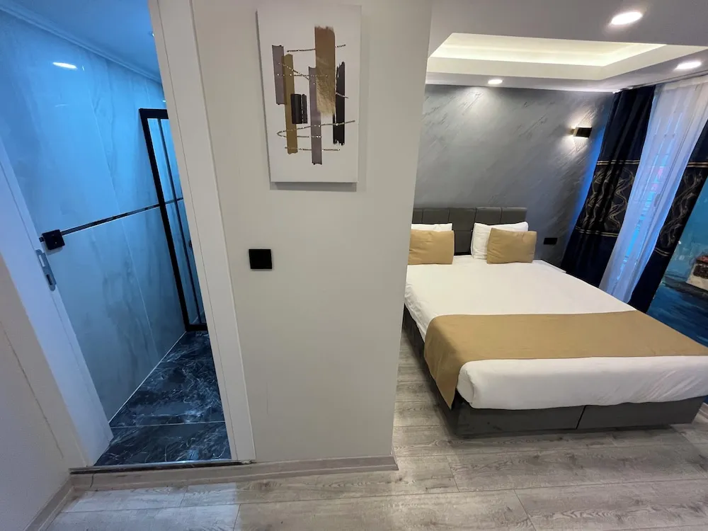 Standard Tek Büyük Yataklı Oda