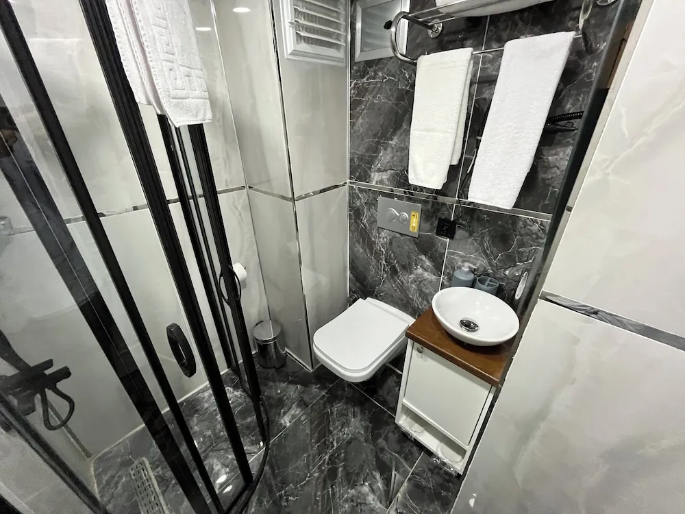 Standard Tek Büyük Yataklı Oda
