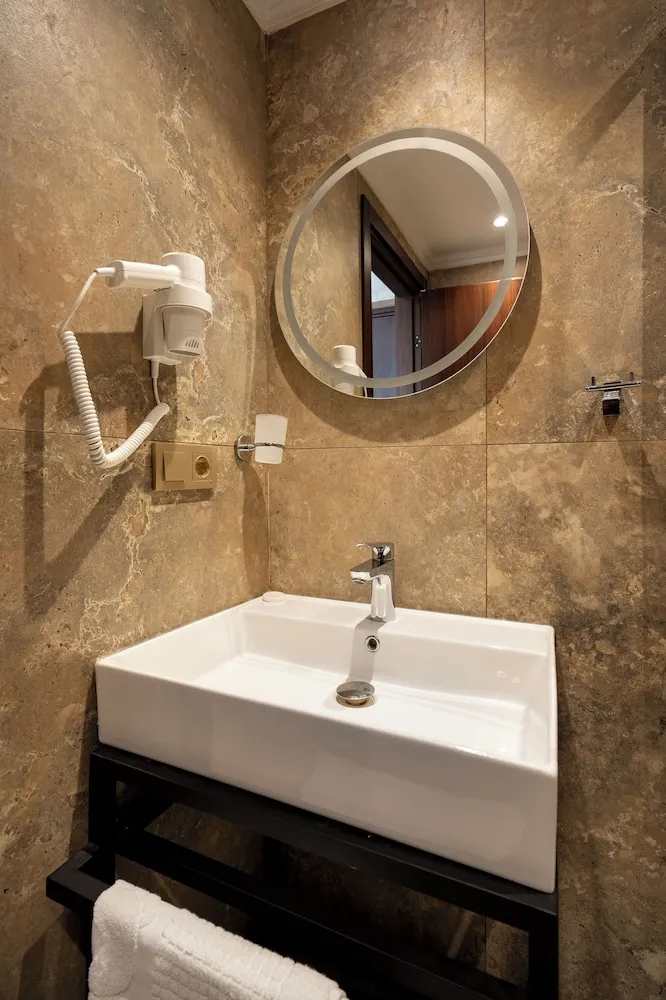 Standard Tek Büyük veya İki Ayrı Yataklı Oda, Şehir Manzaralı