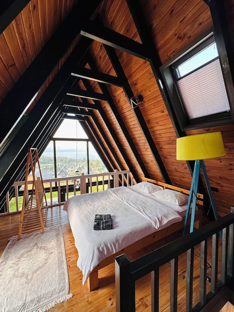 Superior Bungalov, Göl Manzaralı