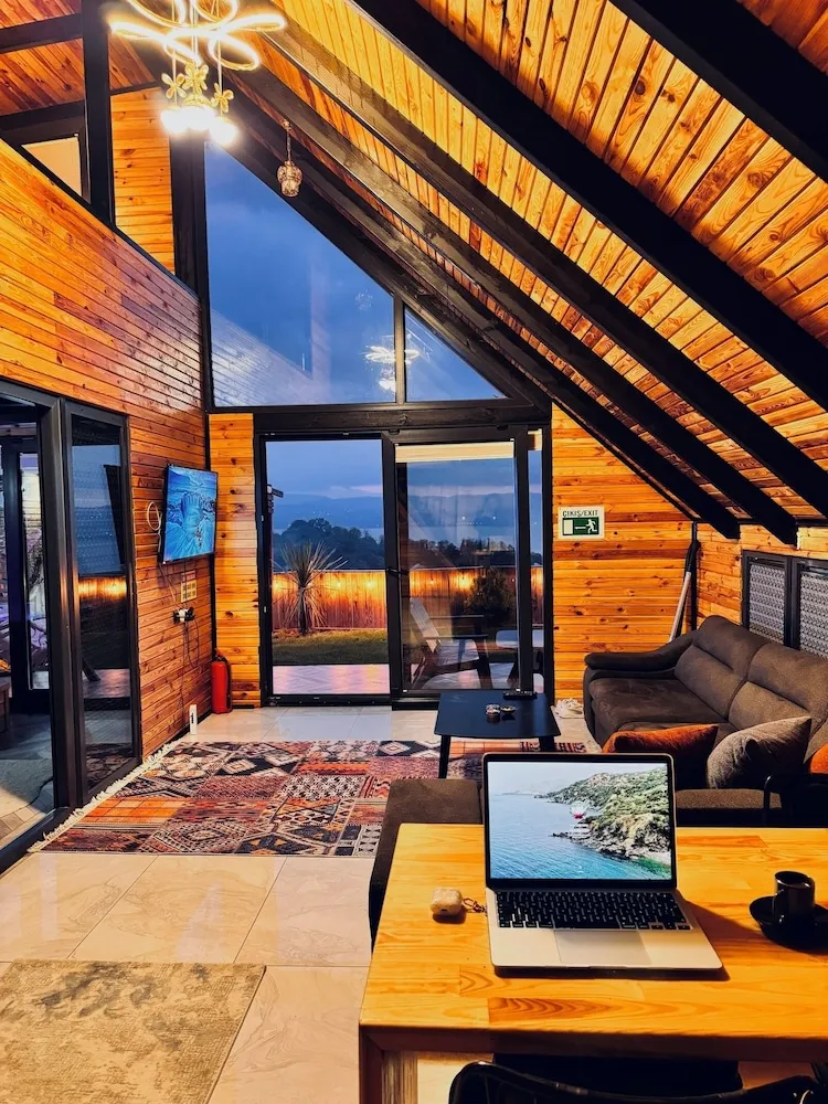 Deluxe Bungalov, Göl Manzaralı