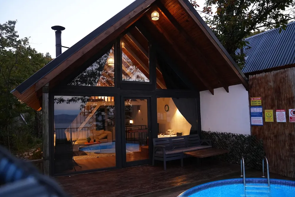 Bungalov, Göl Manzaralı