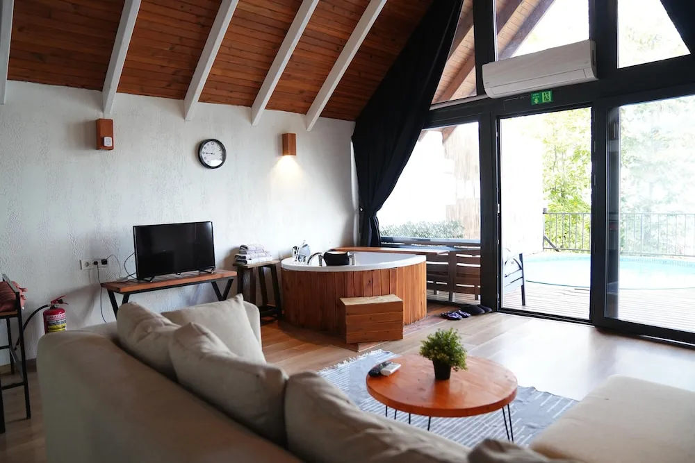 Bungalov, Göl Manzaralı