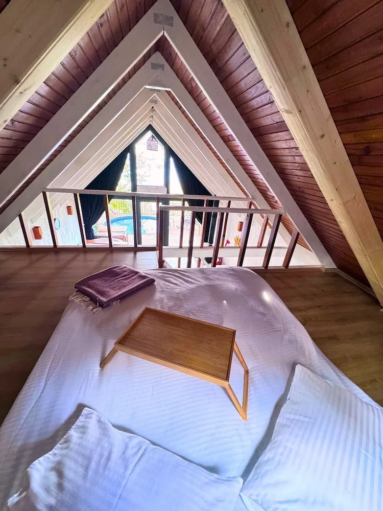 Bungalov, Göl Manzaralı