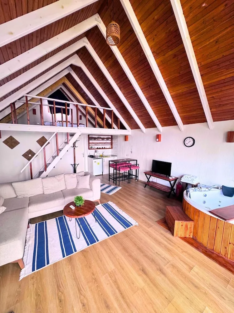 Bungalov, Göl Manzaralı