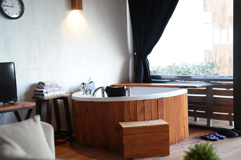 Bungalov, Havuz Manzaralı