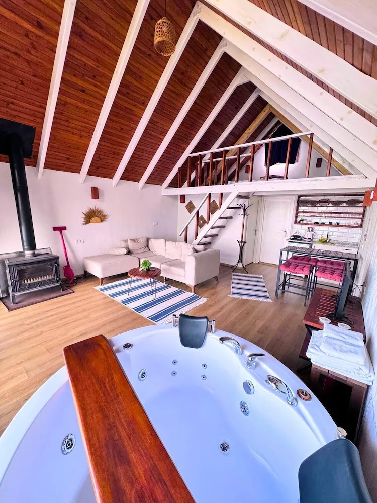 Bungalov, Havuz Manzaralı