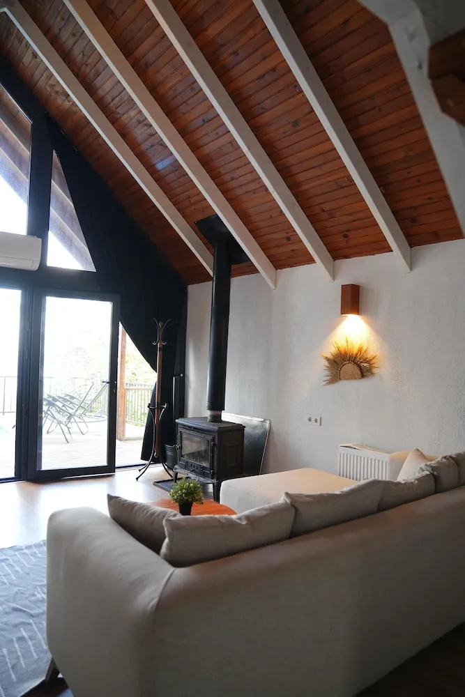 Bungalov, Havuz Manzaralı