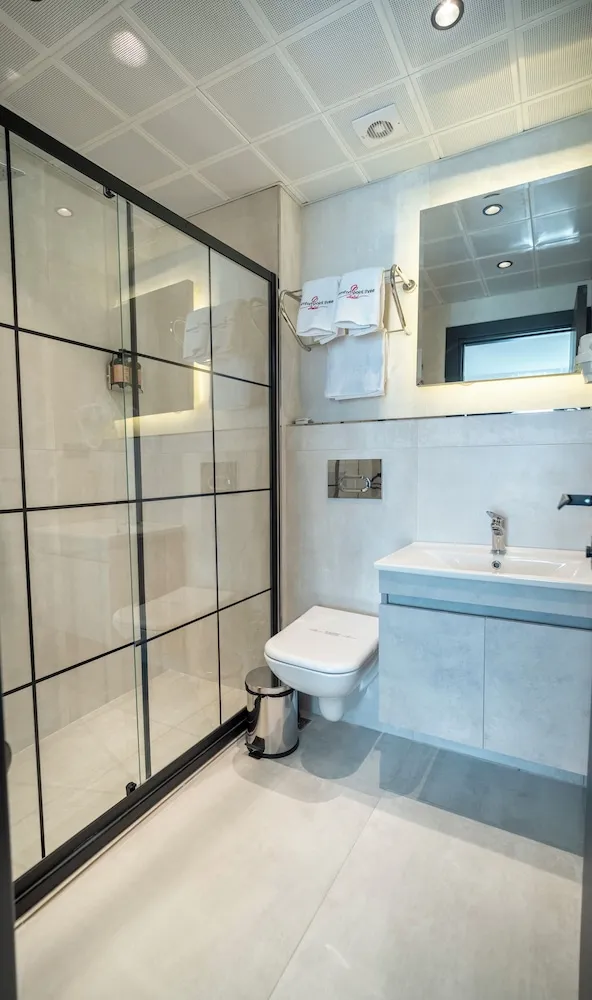 Luxury Tek Büyük Yataklı Oda