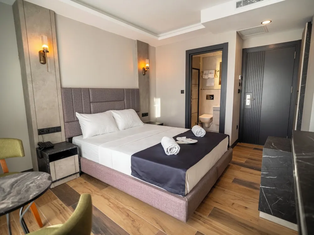 Luxury Tek Büyük Yataklı Oda