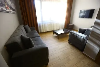 Zendy Suite Hotel