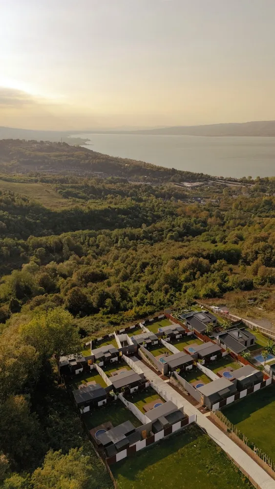 Classic Bungalov, Göl Manzaralı