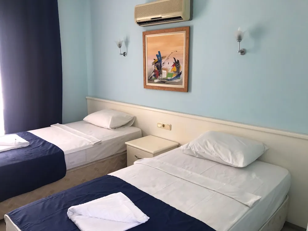 Basic Üç Kişilik Oda, Dağ Manzaralı