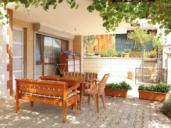 Şahan Apart
