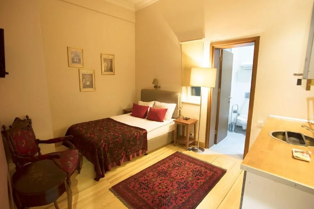 Basic Oda, Sigara İçilmez, Penceresiz