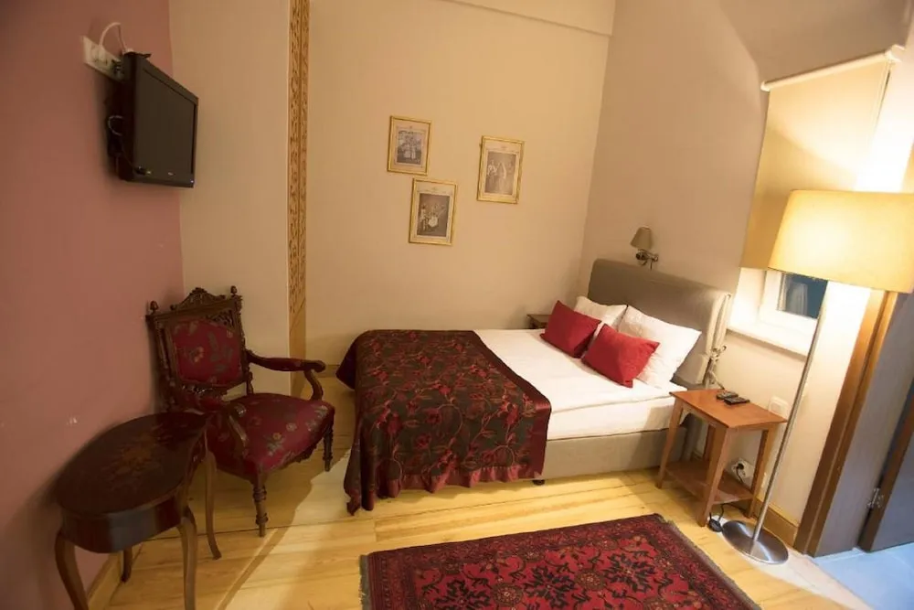 Basic Oda, Sigara İçilmez, Penceresiz