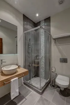 No11 Hotel & Apartments
