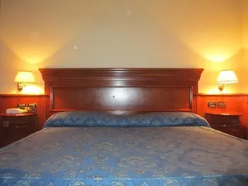 Larissa Inn