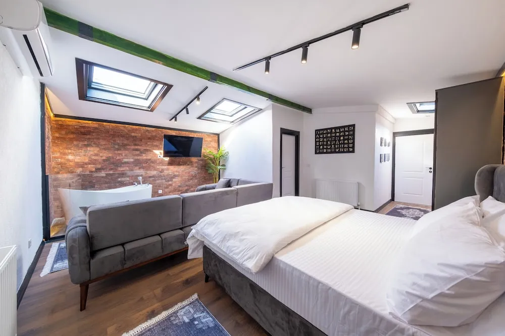 Romantic Stüdyo Süit, 1 Büyük (Queen) Boy Yatak ve Çekyat, Sıcak Su Küveti, Executive Katı