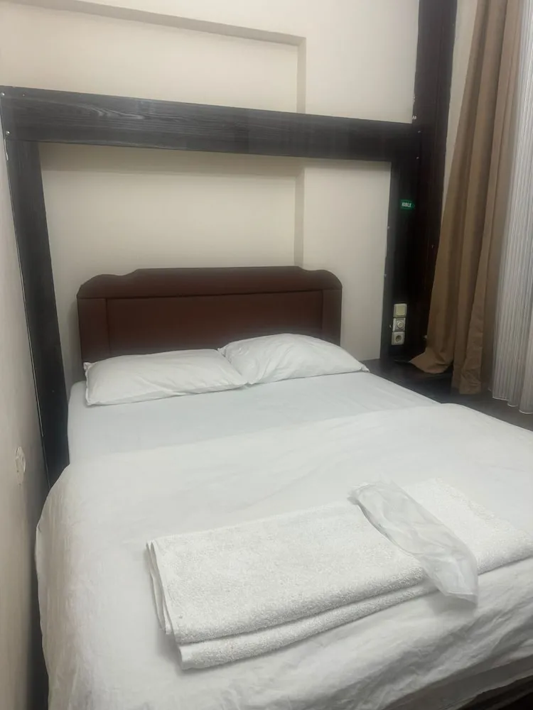 Büyük Yataklı Tek Kişilik Oda, Şehir Manzaralı