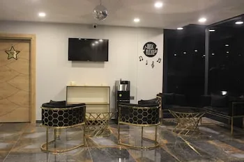 Retro Star Suites