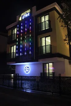 Retro Star Suites