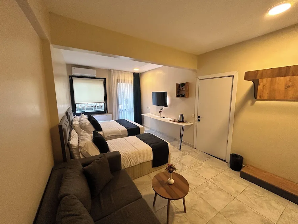Superior Üç Kişilik Oda, Sigara İçilebilir, Balkon
